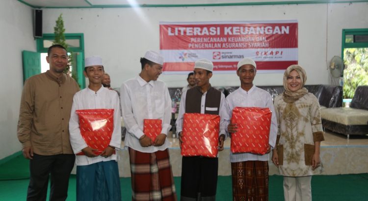 PT Asuransi Sinar Mas Lanjutkan Edukasi Santri tentang Perencanaan Keuangan di Padangsidimpuan