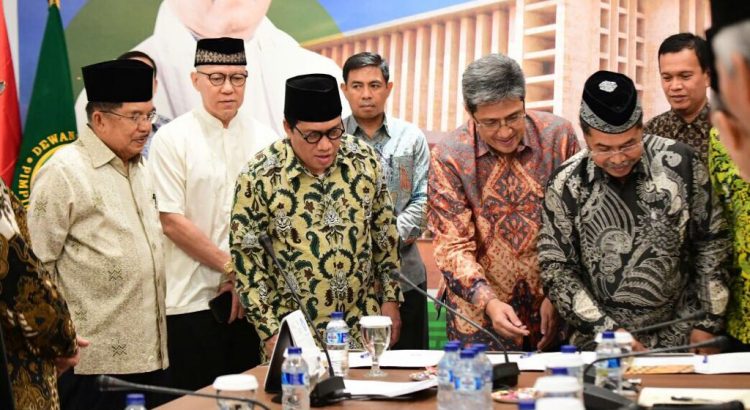 Pengembang Sinar Mas Land, Dewan Masjid Indonesia (DMI) dan Forum Masjid dan Mushola BSD (FMMB) melakukan penandatangan nota kesepahaman kerja sama (MoU – memorandum of understanding) model pengembangan entrepreneurship, kreatifitas dan inovasi umat di Kantor Pusat Dewan Masjid Indonesia (DMI)