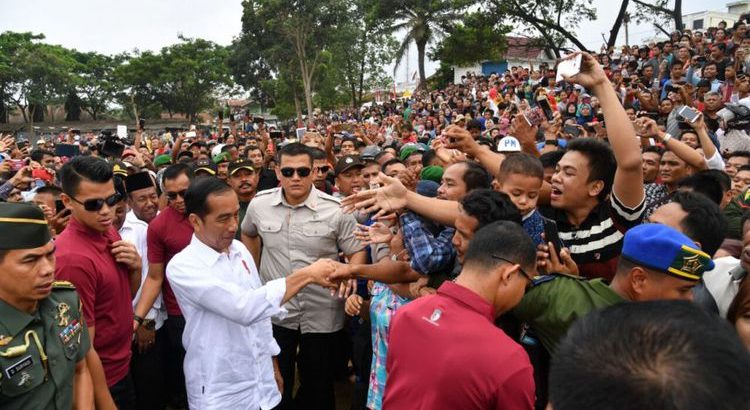 https://nasional.kompas.com/read/2018/05/09/11151741/jokowi-luncurkan-program-peremajaan-sawit-rakyat-di-riau