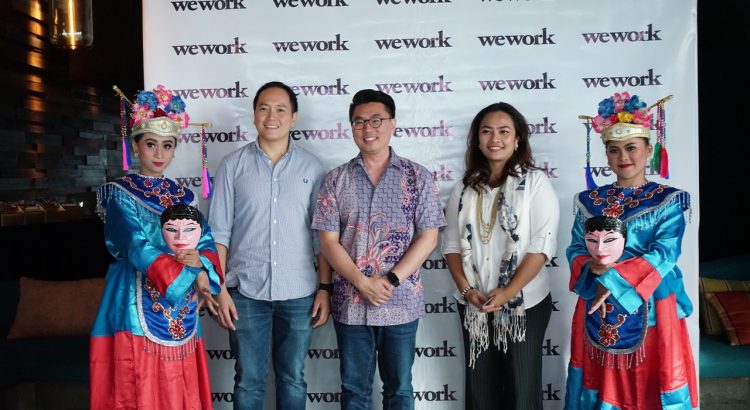 Andrew Mawikere,CEO Bizzy.co.id ,Turochas T Fuad, Managing Director WeWork Asia Tenggara, dan Marta Gultom, Vice President of Solution Sales DataOn Corp Bizzy.co.id
