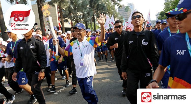 Meriahkan Asian Games, Managing Director Sinar Mas Berlari Arak Obor