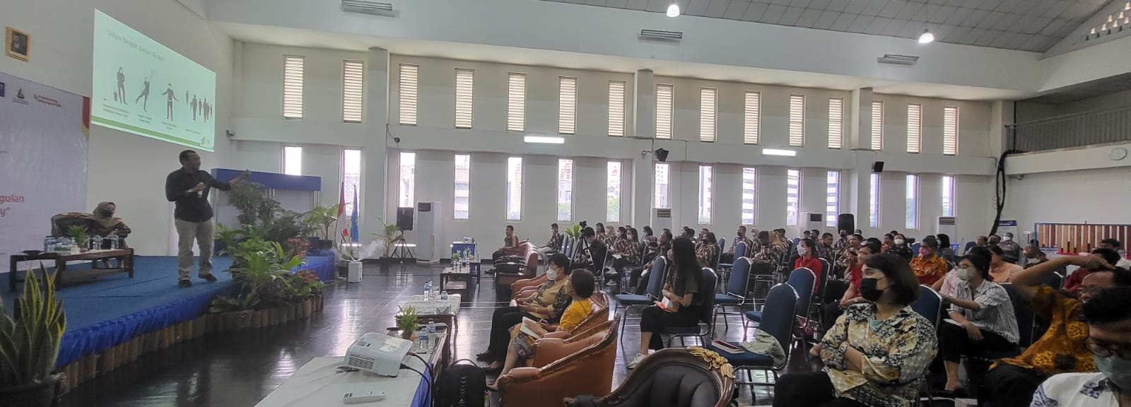 Seminar SMK Pusat Keunggulan dan Pengelolaan Teaching Factory